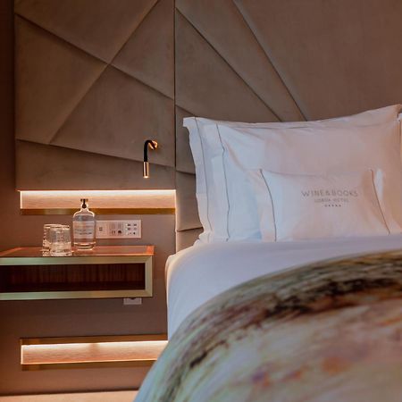 Wine & Books Lisboa Hotel Exterior foto A bedroom at The Hari