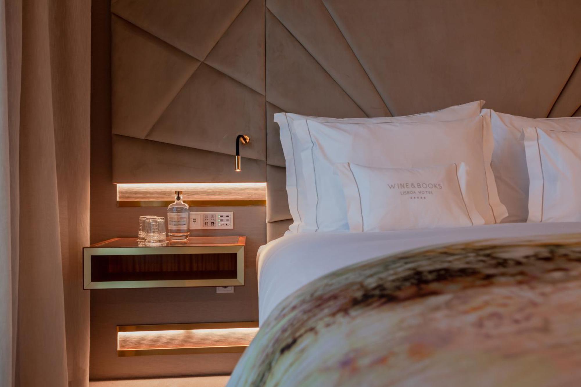 Wine & Books Lisboa Hotel Exterior foto A bedroom at The Hari