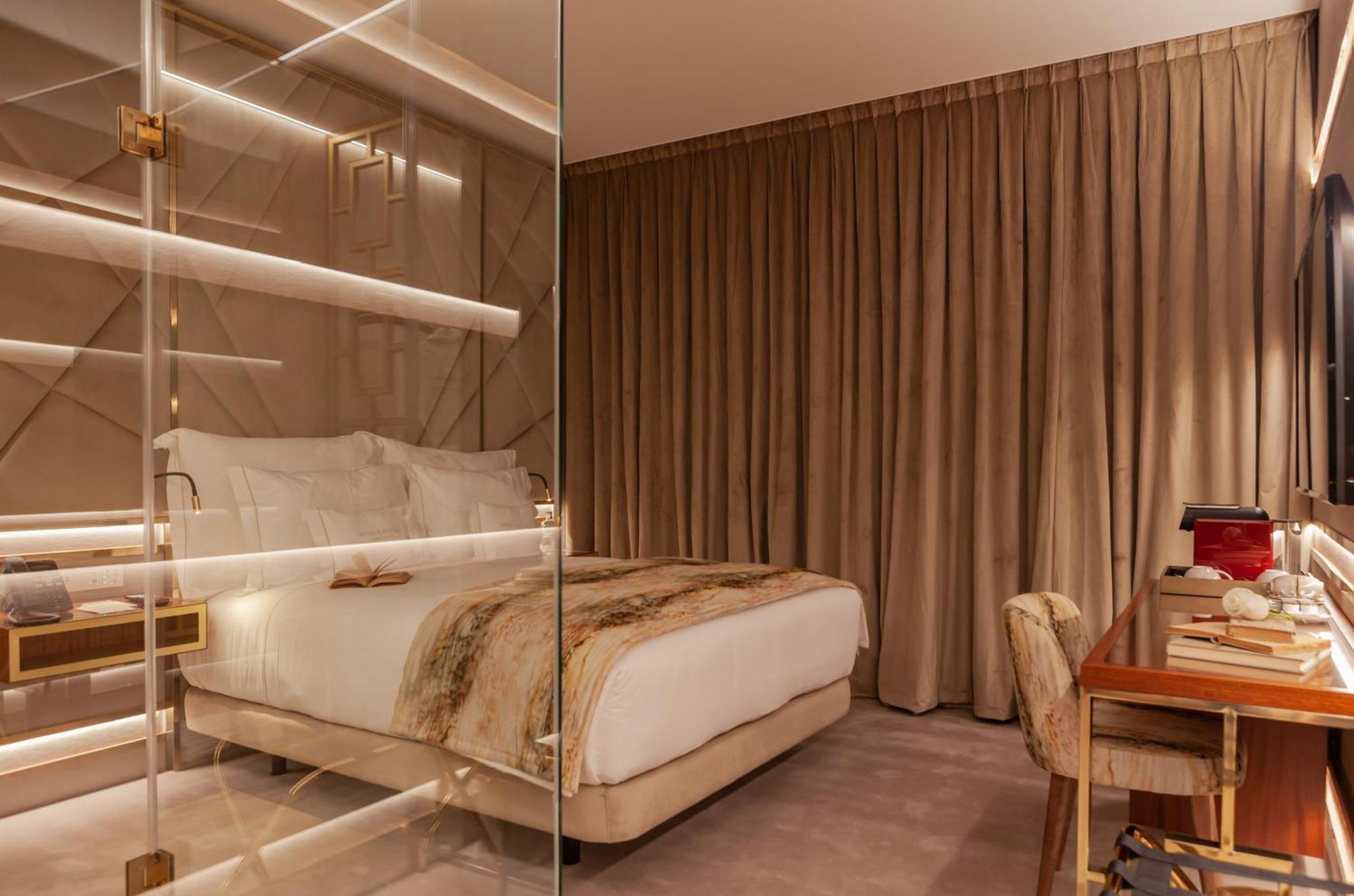 Wine & Books Lisboa Hotel Zimmer foto A bedroom at the hotel